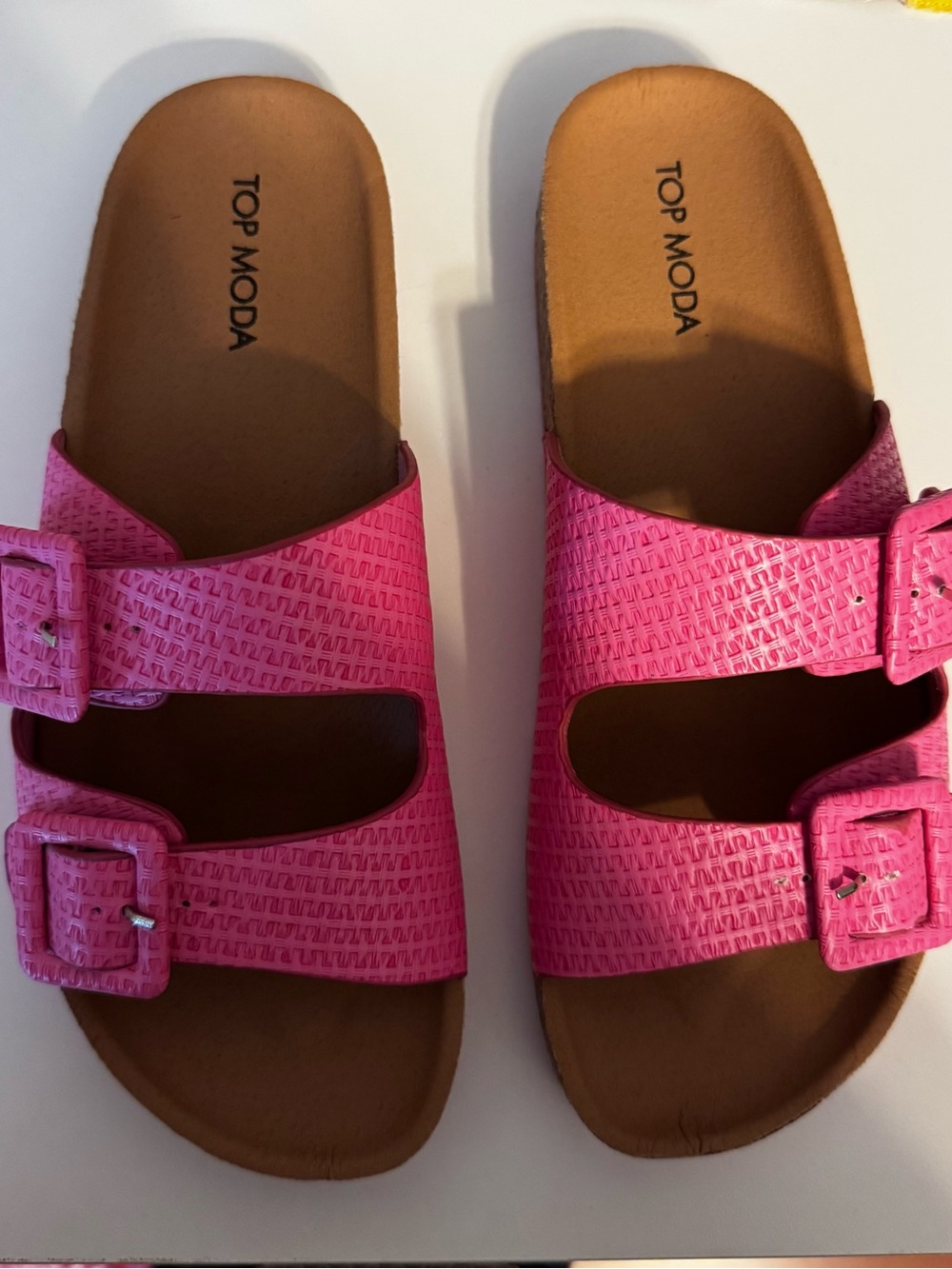 Women’s size 9 hot pink Top Moda 2 strap sandals EUC. Cork bottom